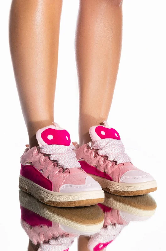 AKIRA ECLIPSE FLAT SNEAKER IN PINK