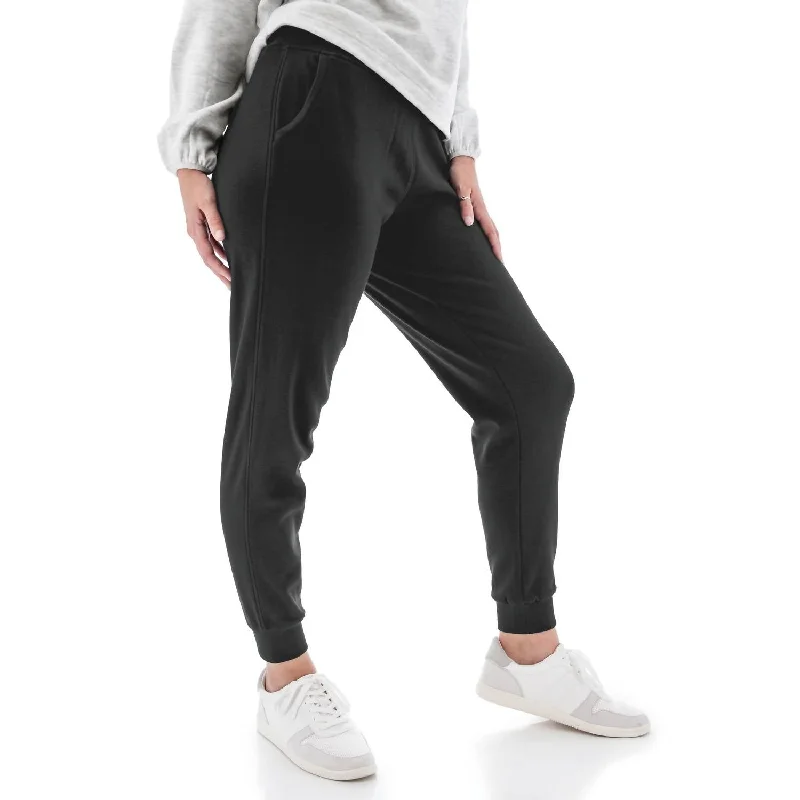 Denim tight trousers for women with skinny fit and timeless blue wash -Dog Walker Fleece Jogger In Black