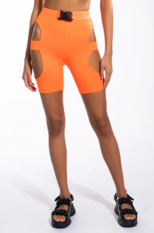 ON YOUR MARKS BUCKLE DETAIL BIKER SHORT