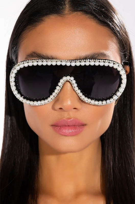 PAPARAZZI PEARL SUNNIES