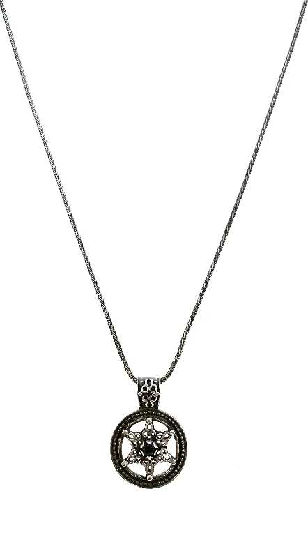 Necklaces and pendants with pearls for a classic and sophisticated touch-Star in Circle Necklace